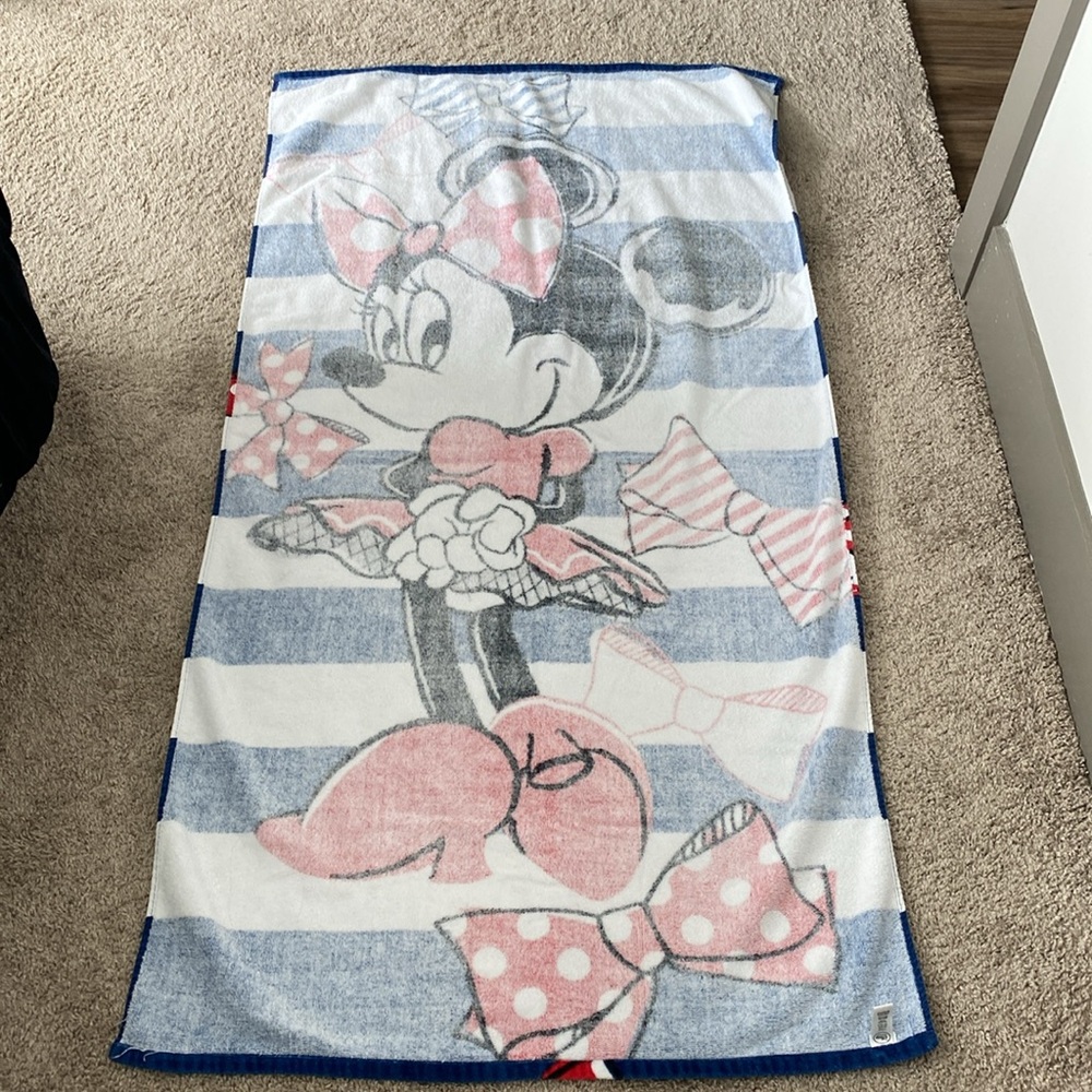 Disney Minnie Mouse beach towel - Picture 5 of 5